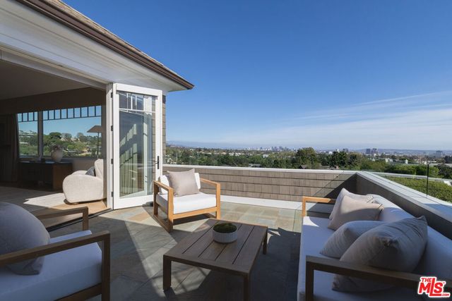 1722 San Remo Drive, Pacific Palisades, CA 90272
