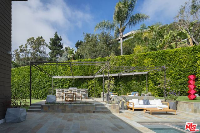 1722 San Remo Drive, Pacific Palisades, CA 90272