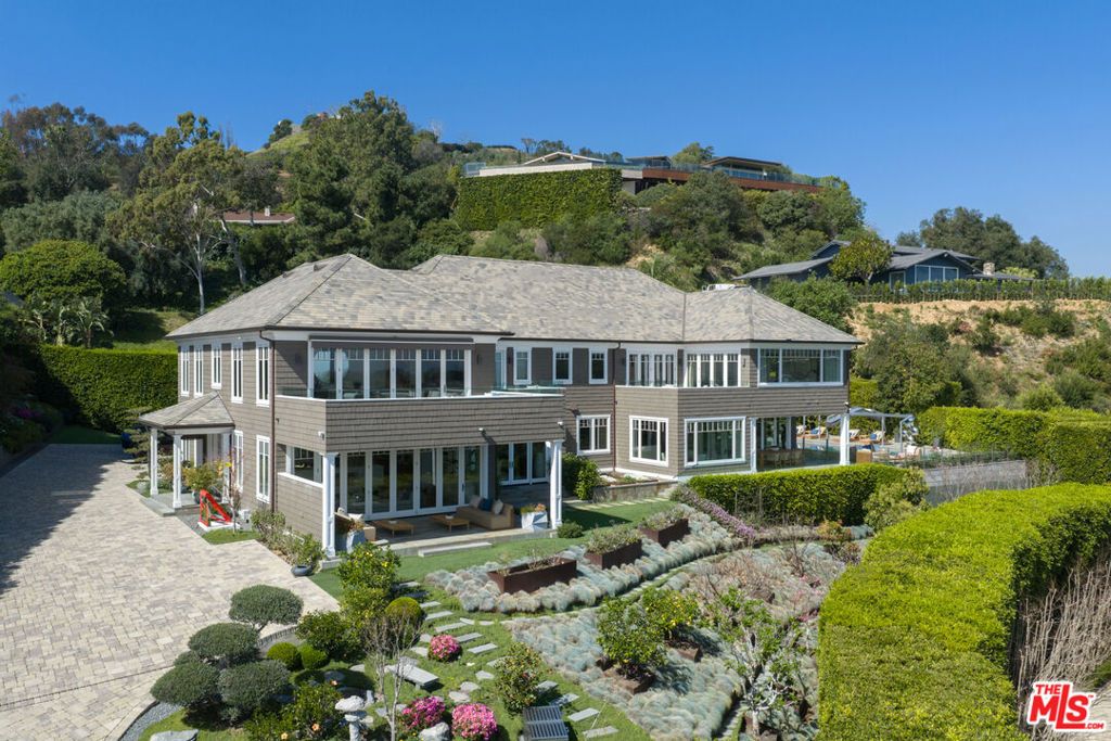 1722 San Remo Drive, Pacific Palisades, CA 90272
