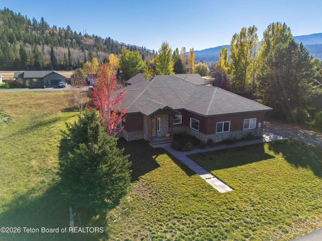 326 SNAKE RIVER Drive, Alpine, WY 83128 photo 2
