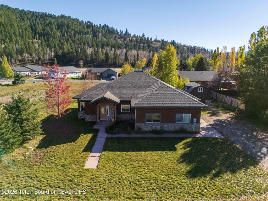 326 SNAKE RIVER Drive, Alpine, WY 83128 photo 3