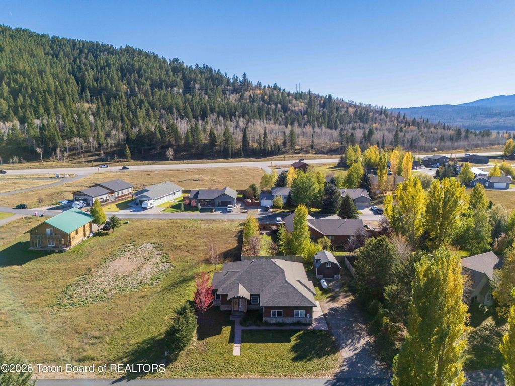 326 SNAKE RIVER Drive, Alpine, WY 83128 photo 4