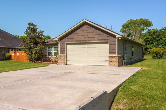 4018 Avenue L, Santa Fe, TX 77510