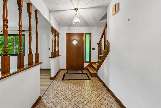 6169 Meadow Wood Lane, Columbus, OH 43228