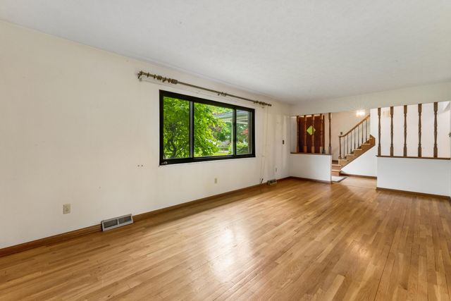 6169 Meadow Wood Lane, Columbus, OH 43228