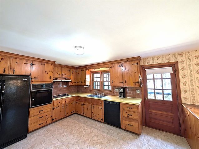 1 Louise St, Maynard, MA 01754