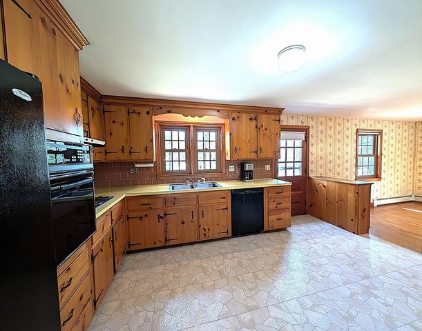 1 Louise St, Maynard, MA 01754