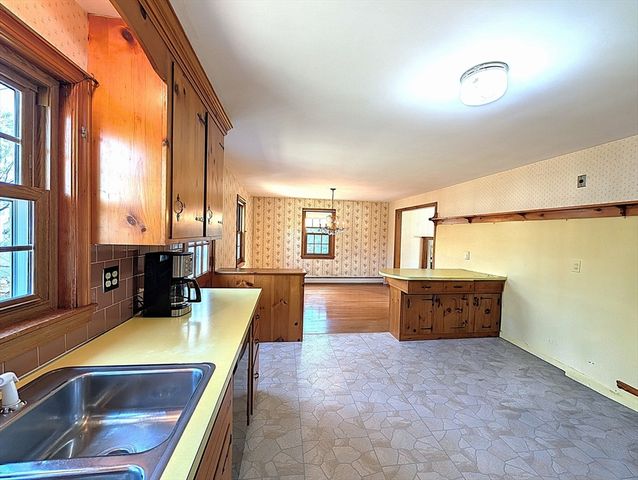 1 Louise St, Maynard, MA 01754