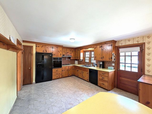 1 Louise St, Maynard, MA 01754