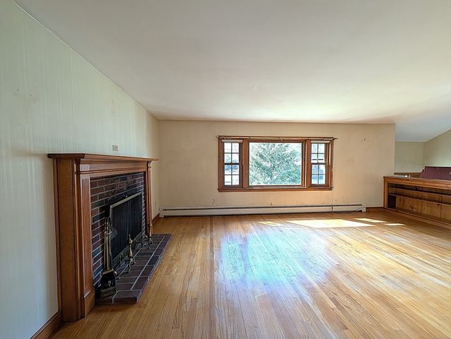 1 Louise St, Maynard, MA 01754