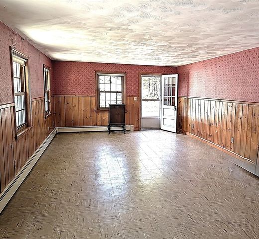 1 Louise St, Maynard, MA 01754