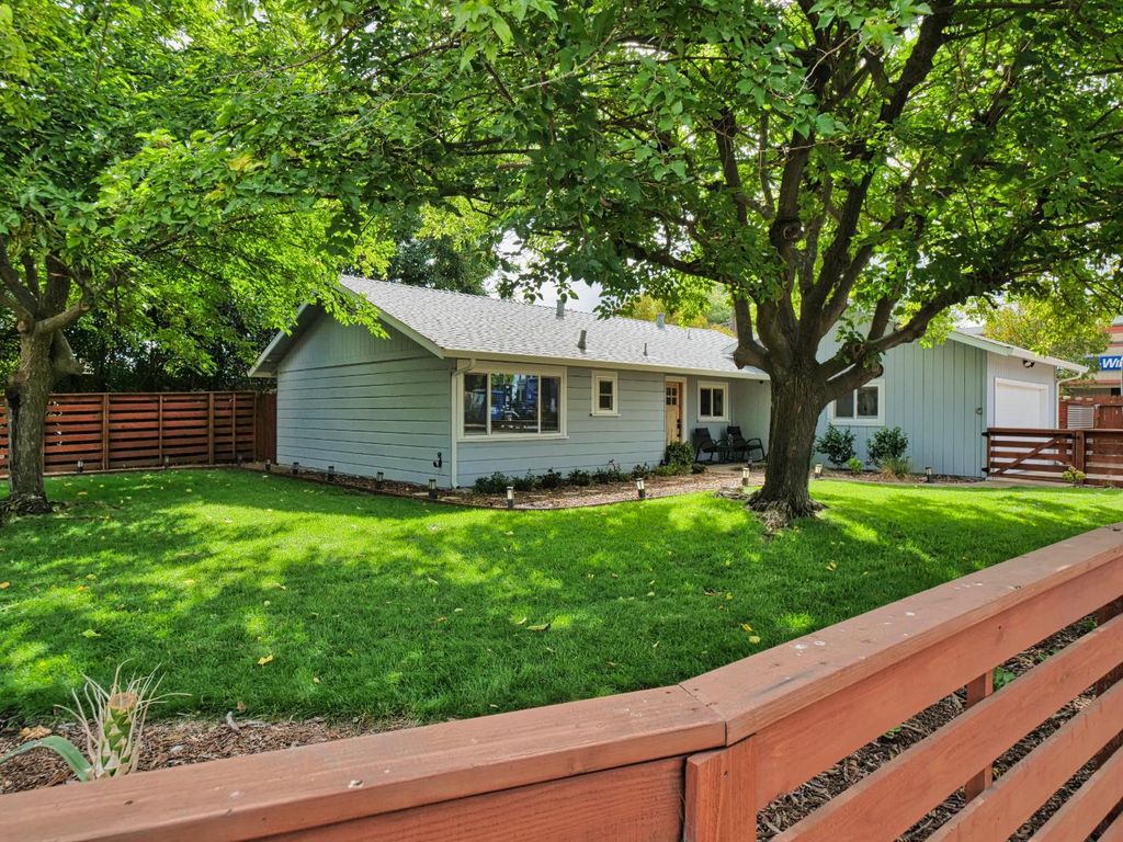 901 Coloma St, Folsom, CA 95630