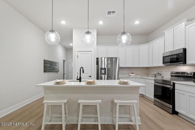 5124 PARETE Road S, Jacksonville, FL 32218