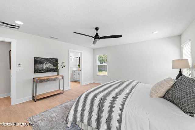 5124 PARETE Road S, Jacksonville, FL 32218