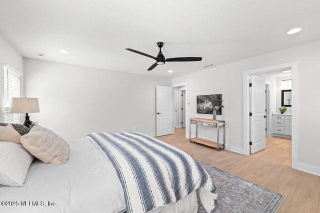 5124 PARETE Road S, Jacksonville, FL 32218