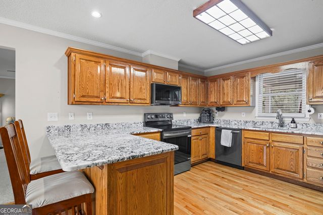 8 Cameron Street, Moreland, GA 30259