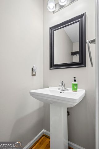 8 Cameron Street, Moreland, GA 30259