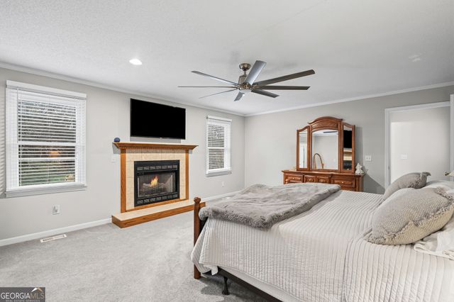 8 Cameron Street, Moreland, GA 30259