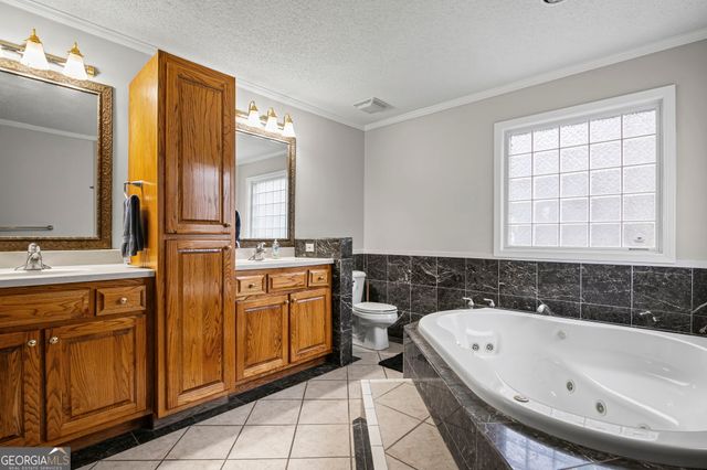 8 Cameron Street, Moreland, GA 30259