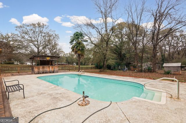 8 Cameron Street, Moreland, GA 30259