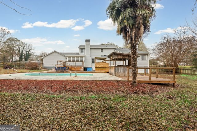 8 Cameron Street, Moreland, GA 30259