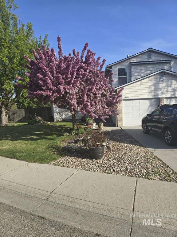 2569 E Mokena Dr, Boise, ID 83716