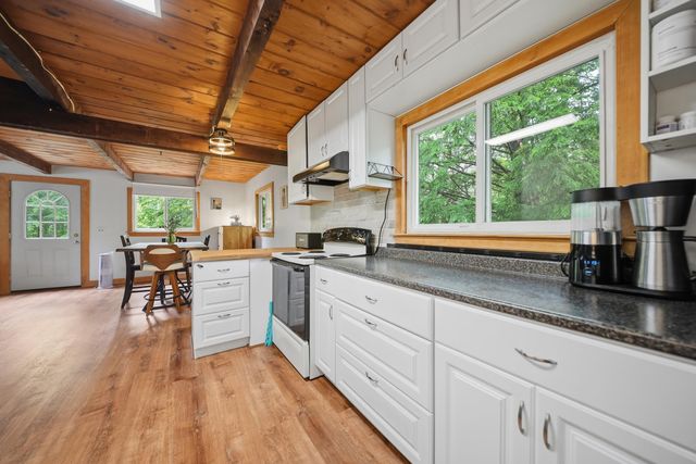 26 Bobolink Lane, Hillsborough, NH 03244