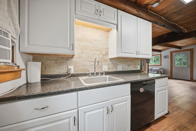 26 Bobolink Lane, Hillsborough, NH 03244