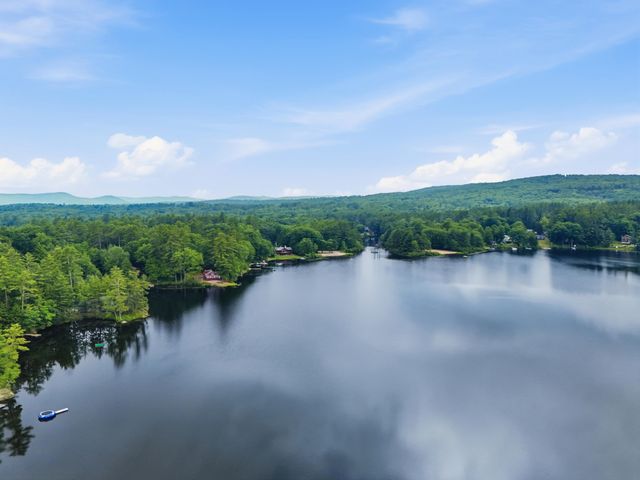 26 Bobolink Lane, Hillsborough, NH 03244