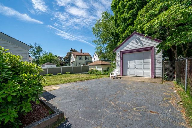 40 Carter Rd, Lynn, MA 01904