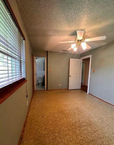 738 Cindy Lane, Grand Prairie, TX 75052