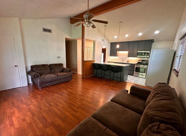 738 Cindy Lane, Grand Prairie, TX 75052
