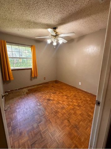 738 Cindy Lane, Grand Prairie, TX 75052