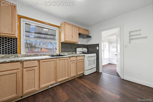11033 Continental Avenue, Warren, MI 48089