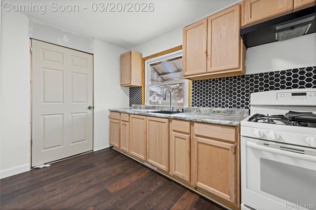 11033 Continental Avenue, Warren, MI 48089