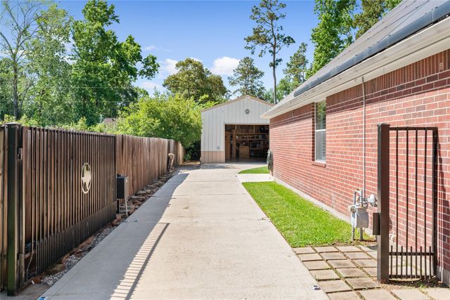 7107 Nickaburr Creek Drive, Magnolia, TX 77354