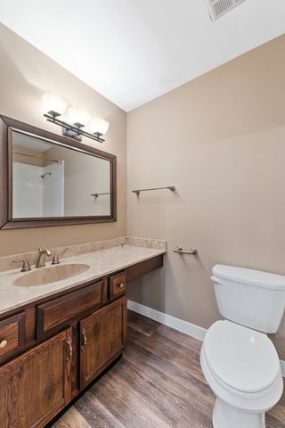 2S570 PATRICK HENRY Square 119, Oak Brook, IL 60523