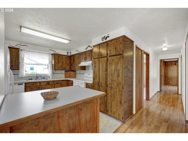 1425 TANEY St, Eugene, OR 97402