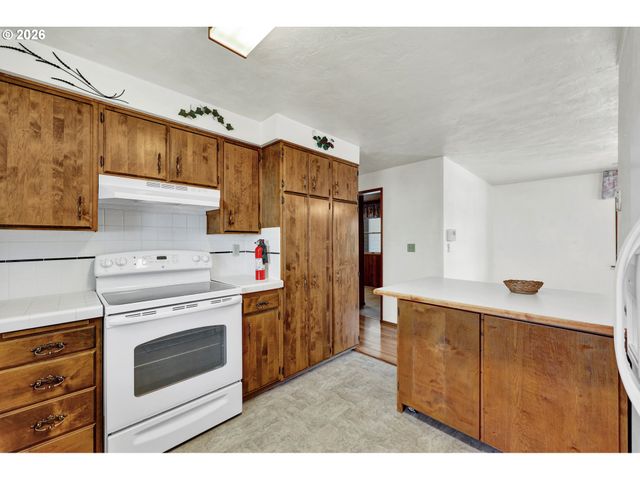 1425 TANEY St, Eugene, OR 97402