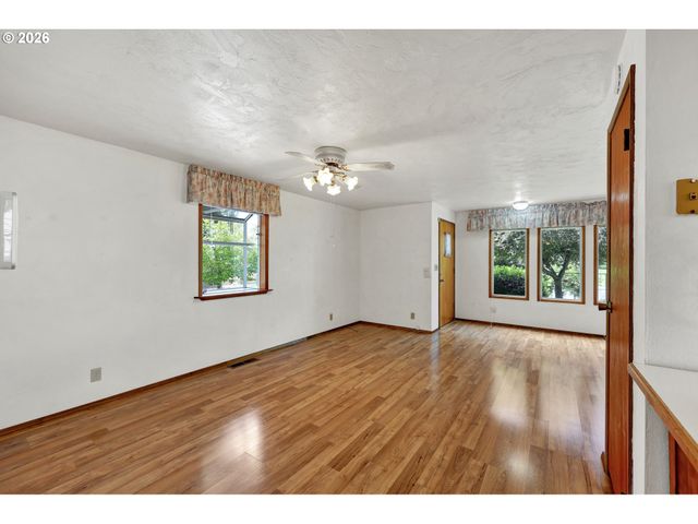 1425 TANEY St, Eugene, OR 97402