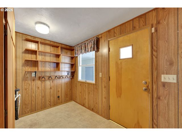 1425 TANEY St, Eugene, OR 97402