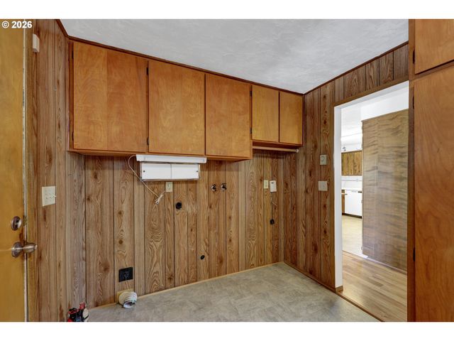 1425 TANEY St, Eugene, OR 97402