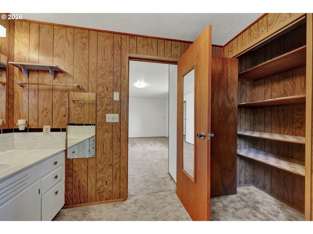 1425 TANEY St, Eugene, OR 97402