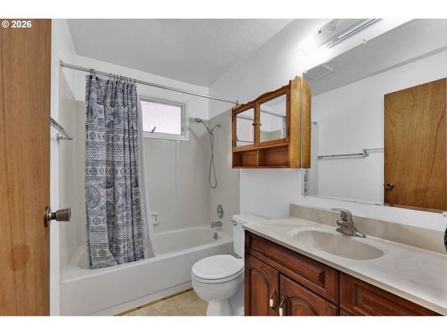 1425 TANEY St, Eugene, OR 97402