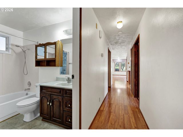 1425 TANEY St, Eugene, OR 97402