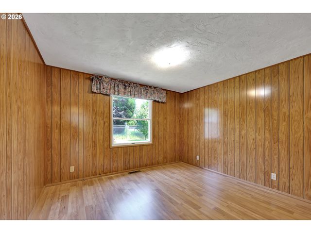 1425 TANEY St, Eugene, OR 97402
