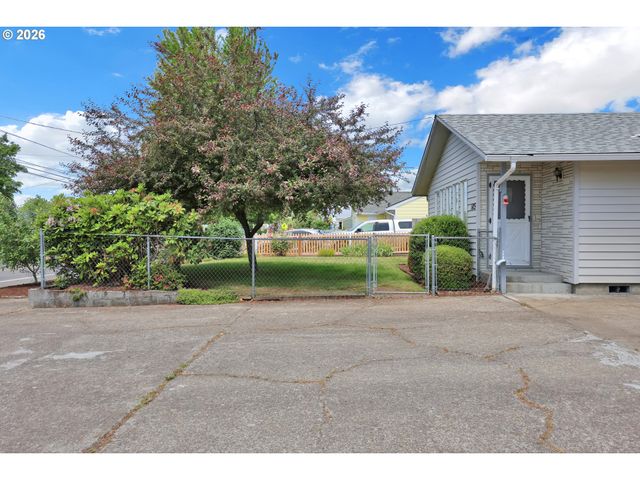1425 TANEY St, Eugene, OR 97402