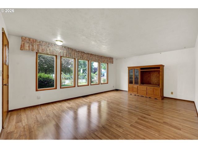 1425 TANEY St, Eugene, OR 97402
