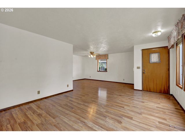 1425 TANEY St, Eugene, OR 97402
