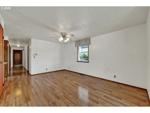 1425 TANEY St, Eugene, OR 97402